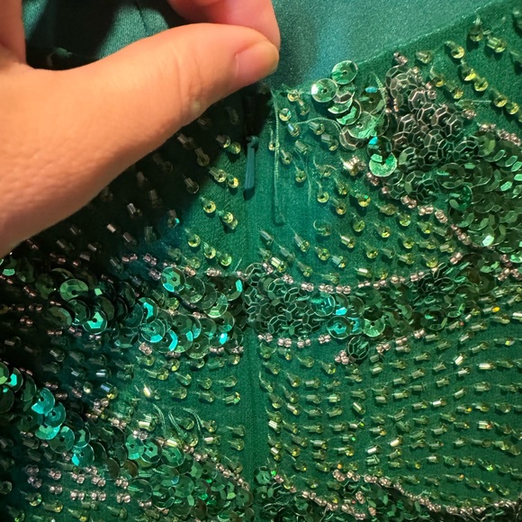 SOLD  Designs Dress Gorgeous Emerald Green size 10/fits M - Picture 3 of 9